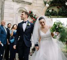 Spectacular newlyweds entrance