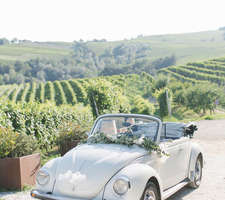 Langhe wedding with a vintage wedding car